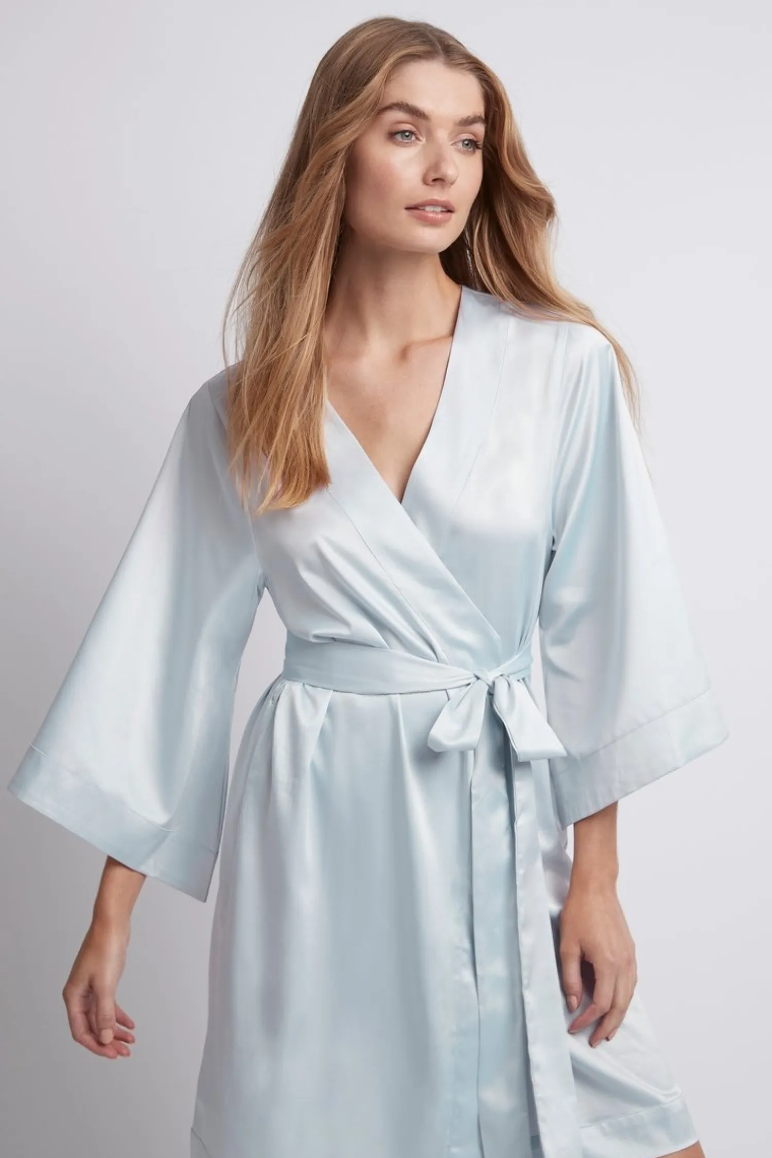 Homebodii Jasmine robe Fashion