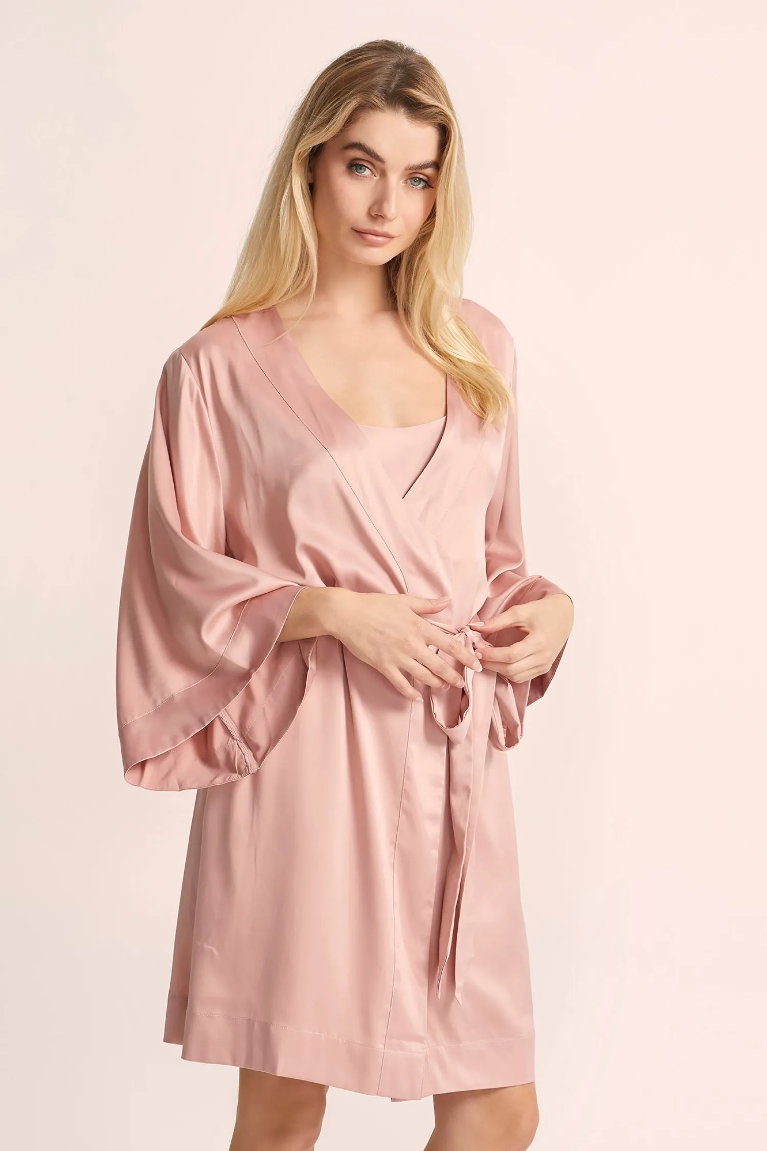 Homebodii Jasmine Short Robe Best