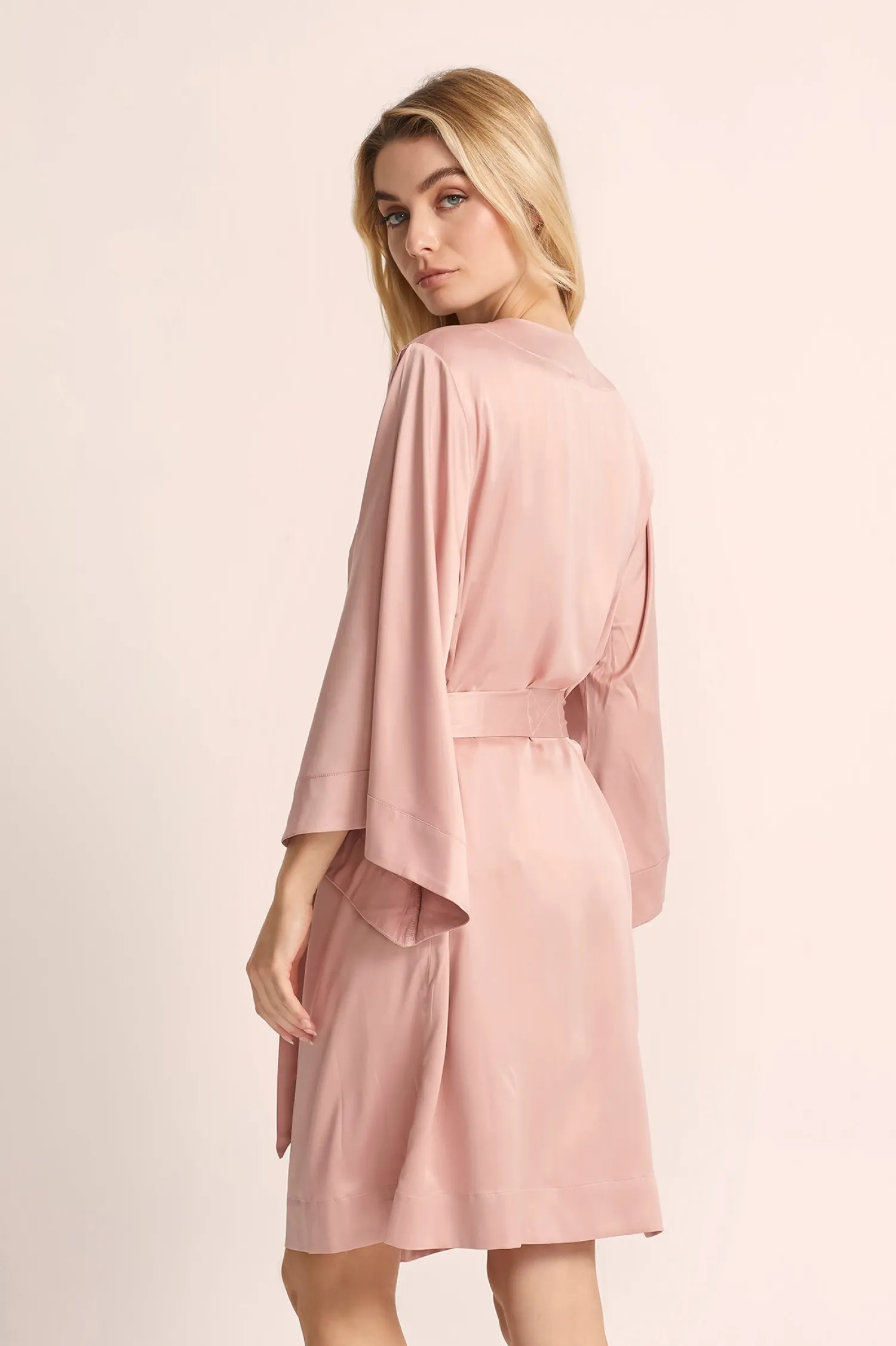 Homebodii Jasmine Short Robe Best